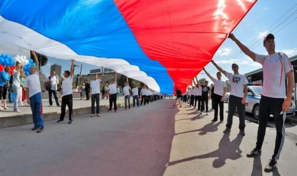 Огромный российский флаг пронесут по Черкесску