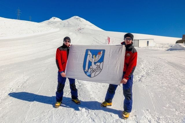 Спасатели из Вологды поднялись на вершину Эльбруса