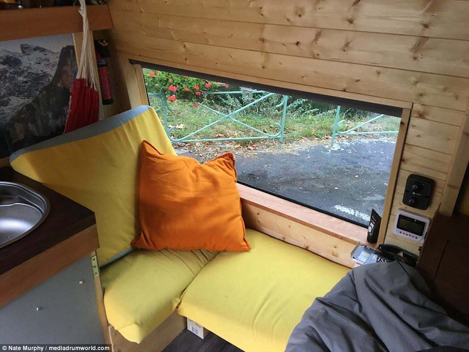 Скалолаз превратил свой микроавтобус в уютный дом на колесах