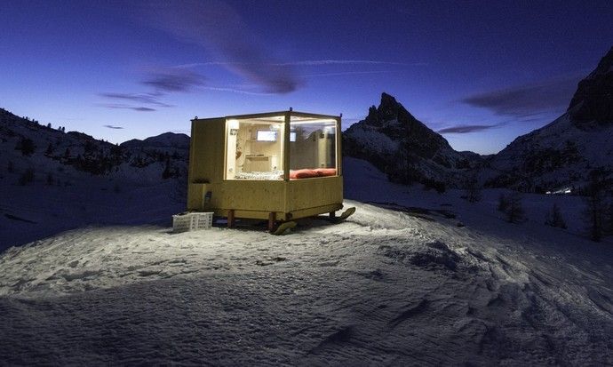 Мобильный микродом на санках появился в Альпах