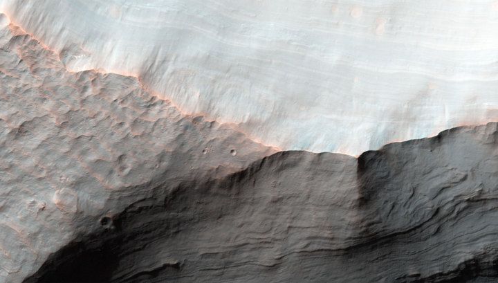 NASA показало снимок горных ручье на Марсе