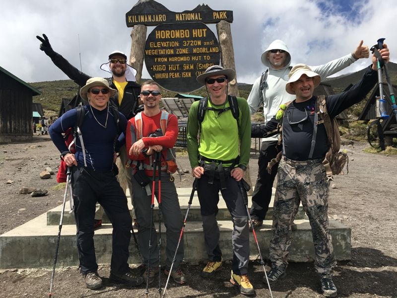 Пятигорские альпинисты развернули российский триколор на Килиманджаро