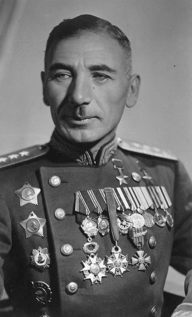 Портрет генерала Иссы Плиева пронесли в рядах «Бессмертного полка» в Китае