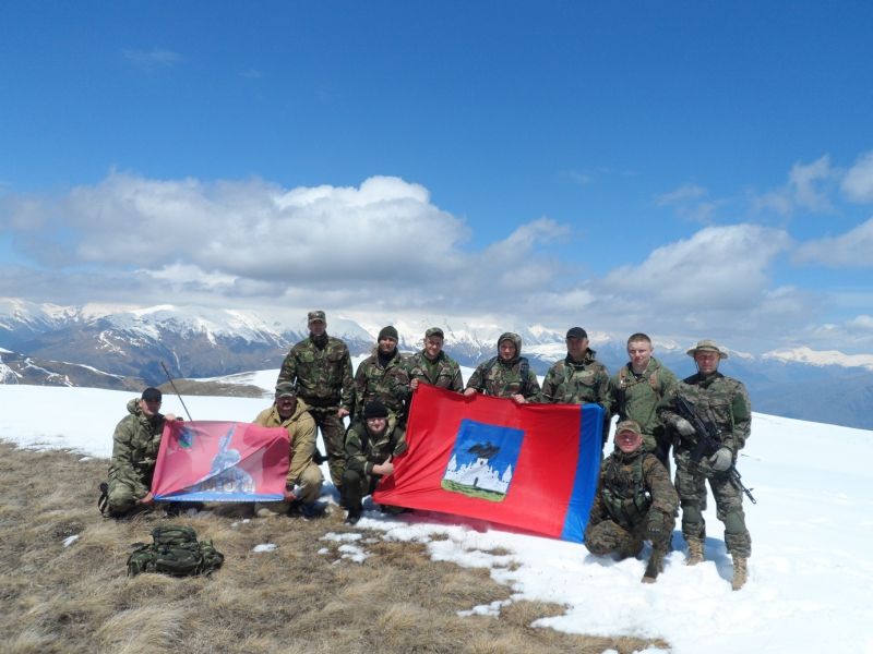 Сотрудники орловского ОМОНа покорили вершину в честь Дня Победы