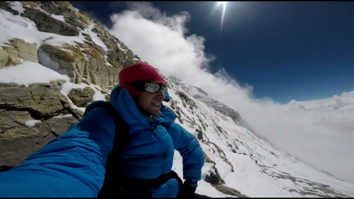 Испанский альпинист поднялся на Эверест дважды за неделю