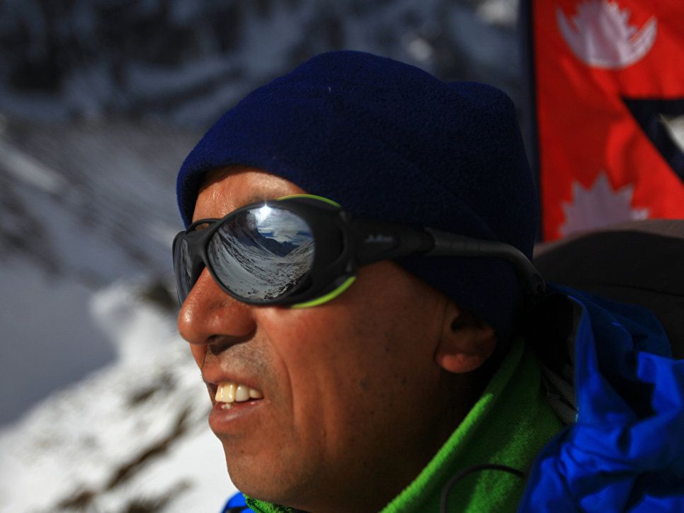  35 лет назад советские альпинисты впервые покорили Эверест