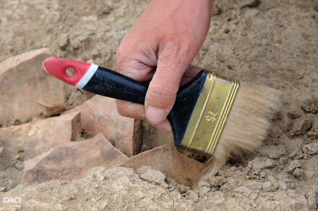 Древние керамические сосуды обнаружили археологи в Дербенте