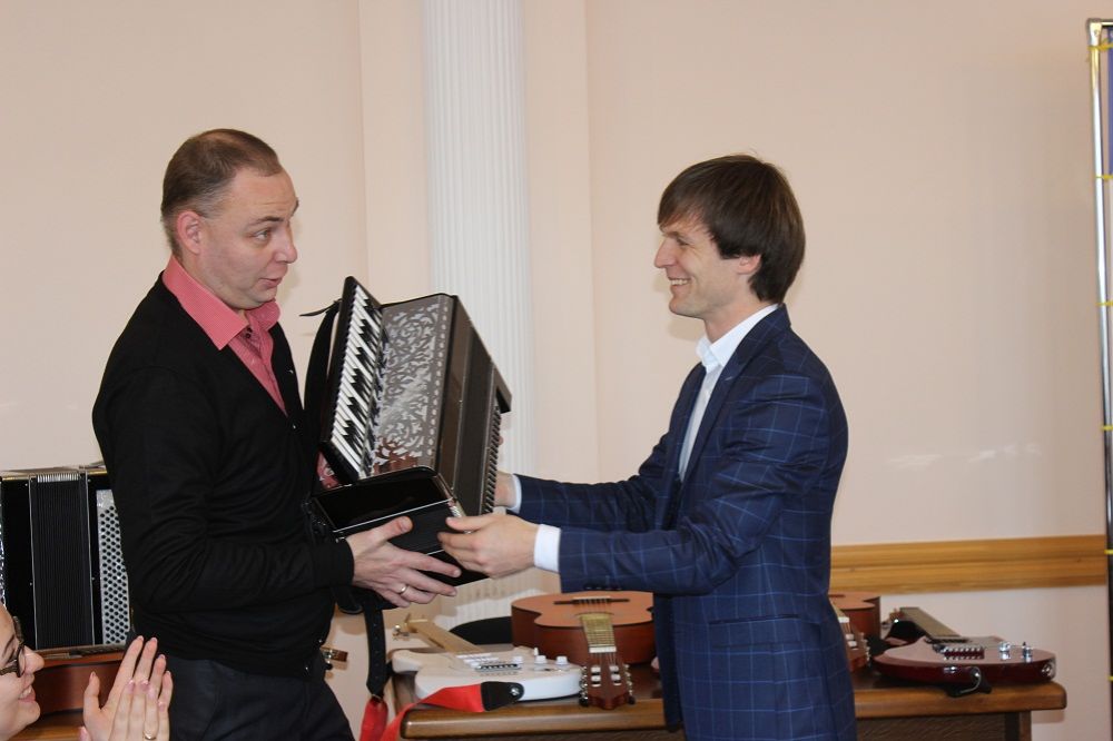 Меценат из Красноярска сделал подарок музыкантам Владикавказа 