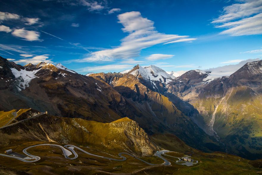 Времена года в горах: фотограф несколько лет снимал трассу в Австрии