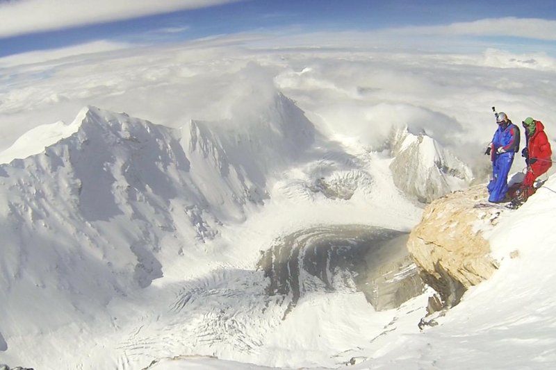 Российский бейсджампер установил новый мировой рекорд в Гималаях