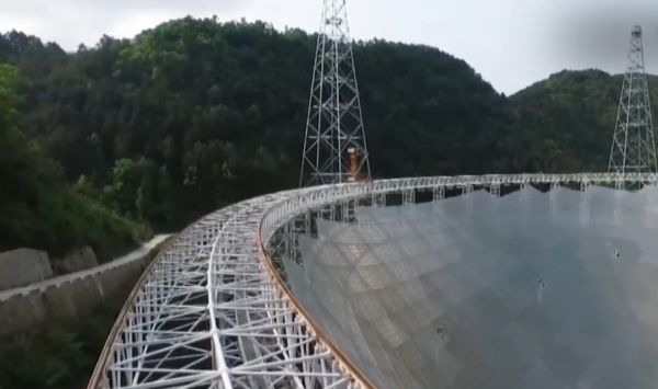 Крупнейший в мире радиотелескоп заработал в Китае