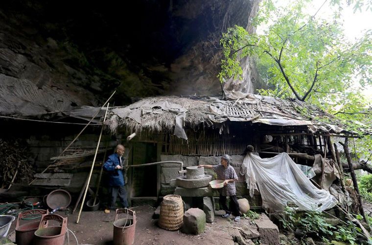 Семья в Китае прожила более 50 лет в пещере
